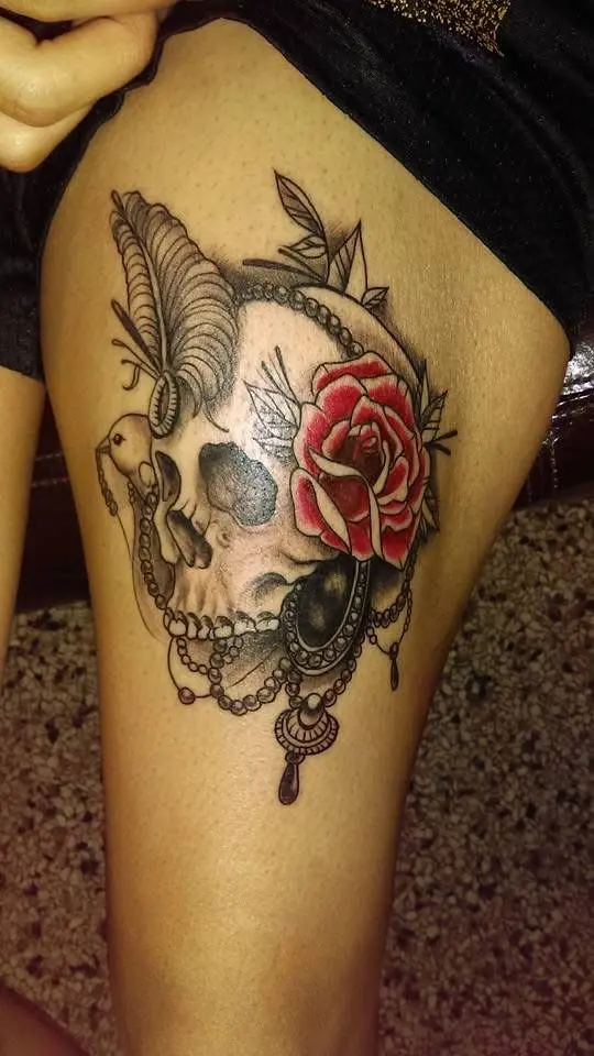 Skull, rose and jewelry tattoo from the Kalaca Tattoo portfolio